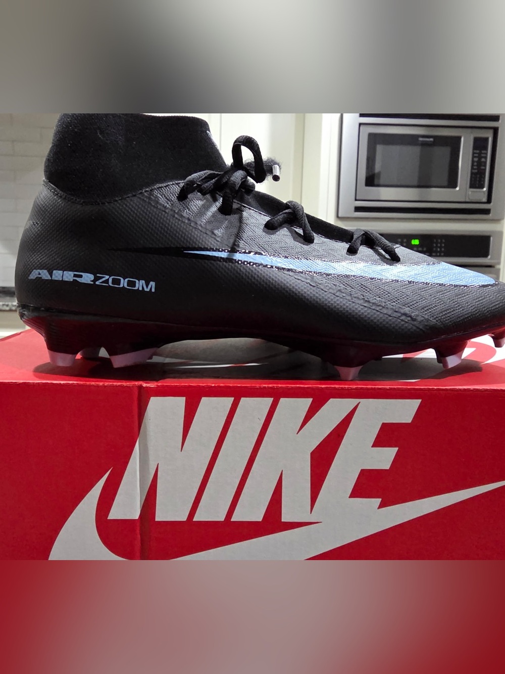 BRAND NEW NIKE CLEATS!! NIKE AIR MAX SC!!